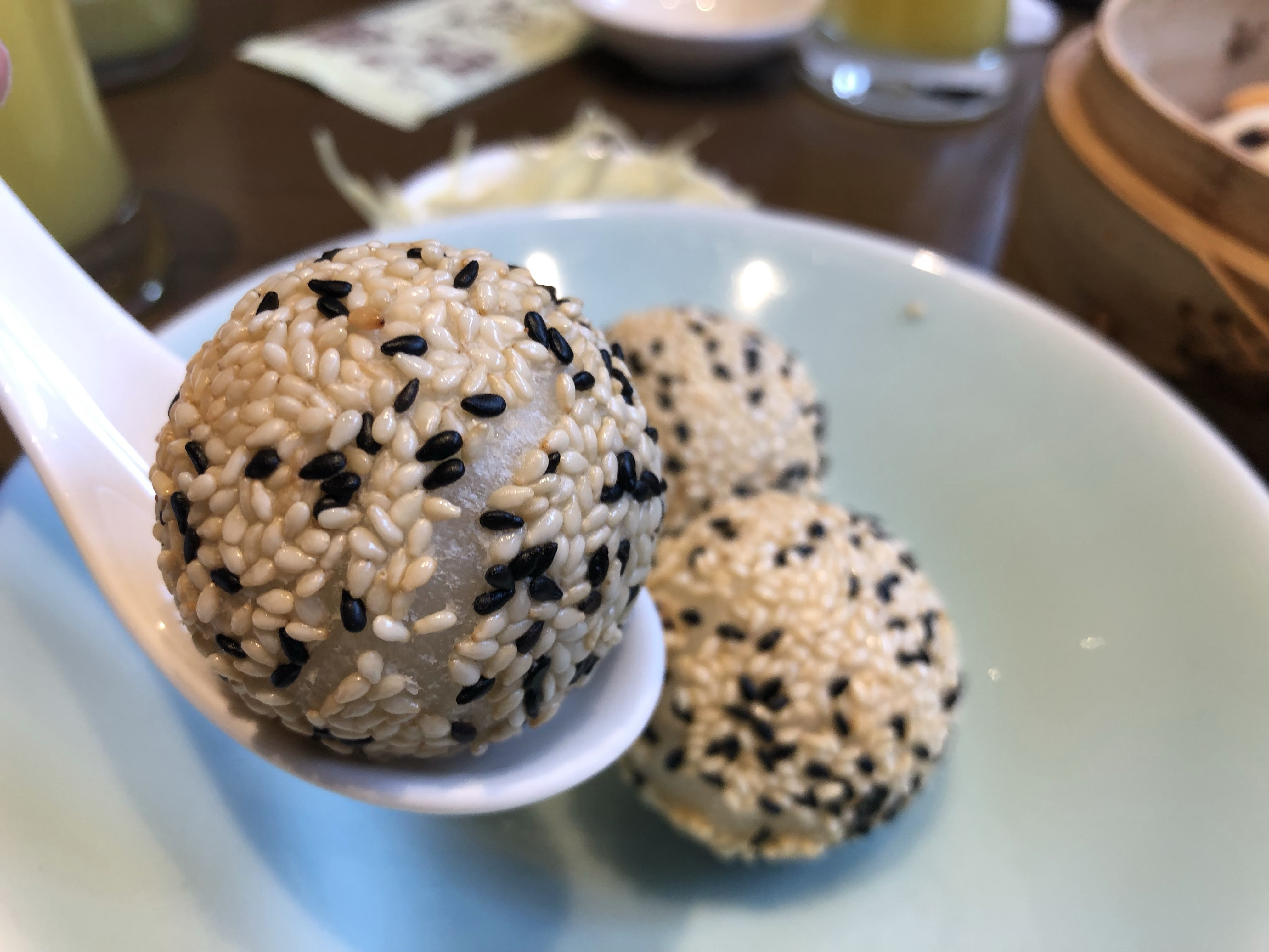 守屋大志の本場中国で食べる胡麻団子