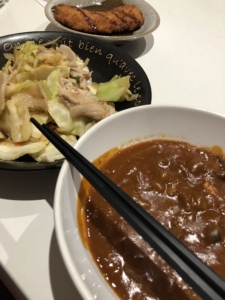 守屋大志のカレーうどんと豚肉炒め